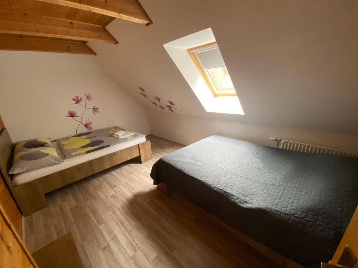 Encijan Apartments Лог под Мангартом Екстериор снимка